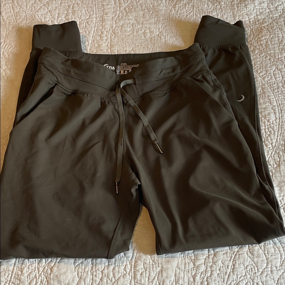 ZYIA Active Olive Joggers